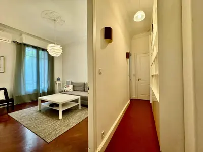 a living room with a couch and a table at 2P Moderne Riquier proche Port, Gare, Tramway in Nice