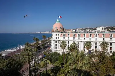 a building with a dome on top of it next to the ocean at Extraordinaire grand studio au centre 6 minutes à pied de la plage et l'hôtel Negresco in Nice