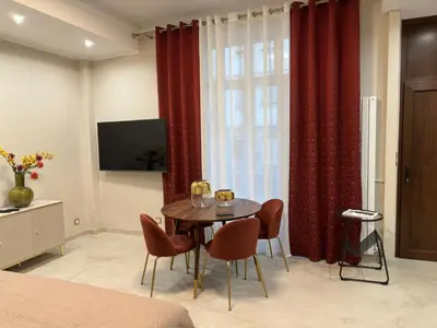 a room with a table and chairs and a window at Extraordinaire grand studio au centre 6 minutes à pied de la plage et l'hôtel Negresco in Nice