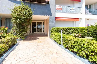 a walkway in front of a building at L54 1BDR Promenade Sea View AC & Balcony in Nice