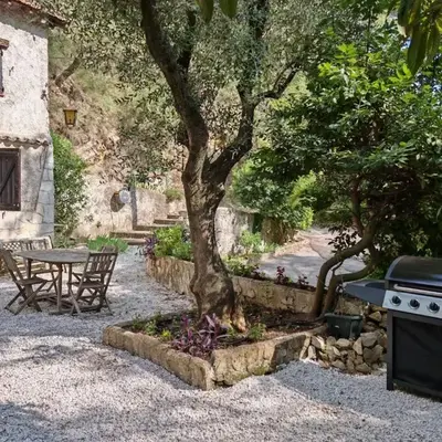 Maison dans l'arrière pays niçois entre mer et montagne