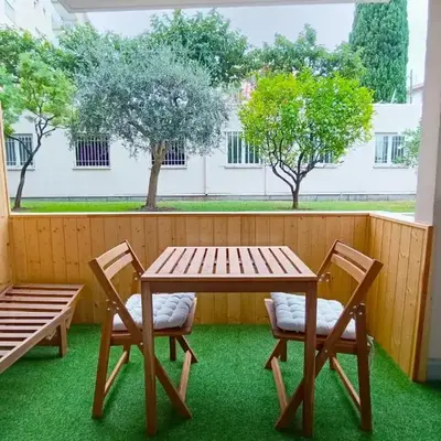 Cozy Apt with Balcony - 5 min to the Beach