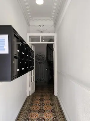 a hallway with a door to a room with a tile floor at Nice Fac St Jean D'Angely in Nice