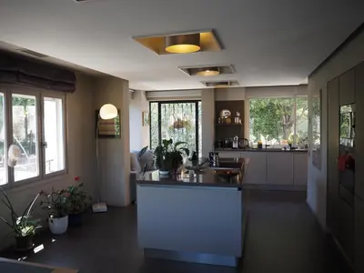 a kitchen with a sink and a counter at Villa spacieuse, totalement adaptée aux normes PMR in Nice