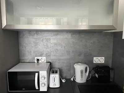 a kitchen counter with a microwave and a coffeemaker at Appartement 3 pieces proche du Negresco in Nice