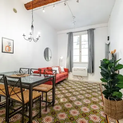 2 Bdr with Independent Studio - Old Town