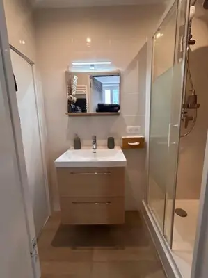a bathroom with a sink and a shower at Studio climatisé Bohème Chic in Villefranche-sur-Mer