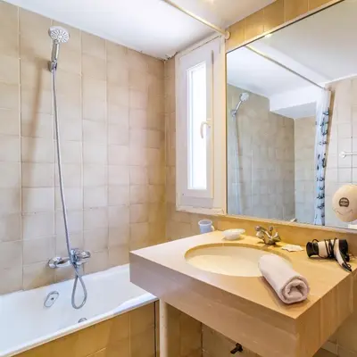a bathroom with a sink and a shower and a mirror at Résidence Partenaire Le Palais de la Marine in Villefranche-sur-Mer