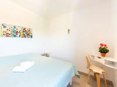 a white bedroom with a bed and a chair at CASA-Mathilda luxueuse villa moderne avec piscine in La Gaude