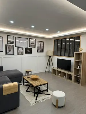 a living room with a couch and a tv at APPARTEMENt COSY in Nice