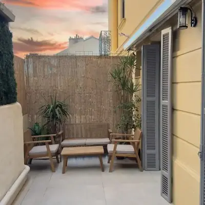 Central Studio - Bright & Modern - Private Terrace - AirCon - Near Train & Beach