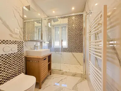 a bathroom with a shower and a toilet and a sink at Suite Zara - wifi, AC, 4 pers in Nice