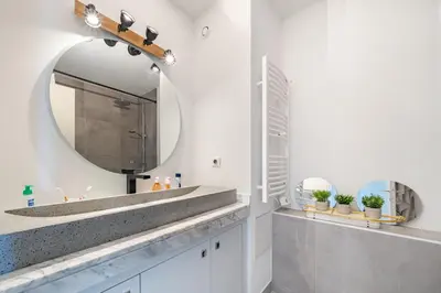 a bathroom with a sink and a mirror at Superbe 2 pièces Clim et Parking in Nice