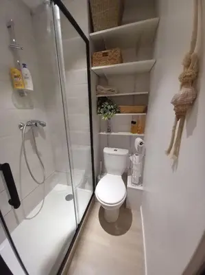 a bathroom with a toilet and a glass shower at Studio Emmé neuf indépendant Nice Centre in Nice