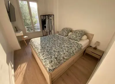 a bedroom with a bed with a floral bedspread at Appartement Nice 2 chambre 2 lits 1 salle de bain in Nice