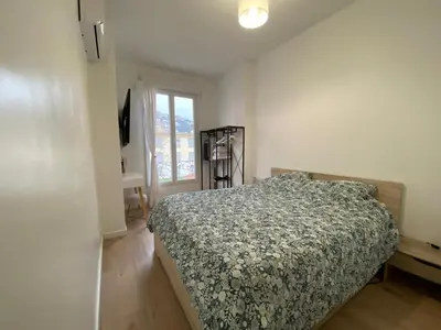 a bedroom with a bed and a window at Appartement Nice 2 chambre 2 lits 1 salle de bain in Nice