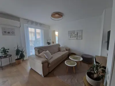 a living room with a couch and a table at Charmant 2 pièces Centre Ville in Nice