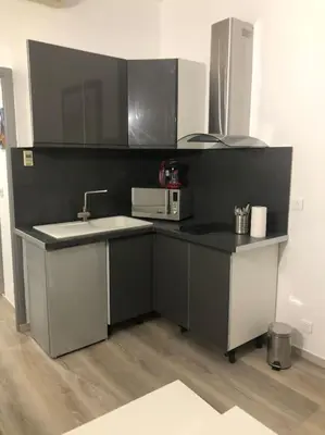 a kitchen with a sink and a microwave at Superbe appartement en plein centre ville de Nice! in Nice