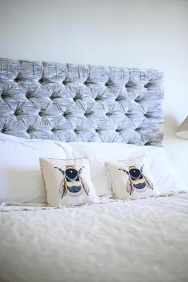 two pillows on a bed with a white bedspread at 4 pièces vue mer, 6 pers, balcon, WiFi, garage in Villefranche-sur-Mer