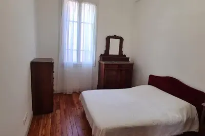 a bedroom with a bed and a mirror and a window at Superbe 4 pièces 75 m carrés pour 2 à 6 personnes Centre Parking 3 jours minimum in Nice