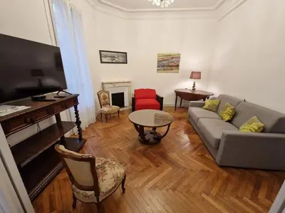 a living room with a couch and a table at Superbe 4 pièces 75 m carrés pour 2 à 6 personnes Centre Parking 3 jours minimum in Nice