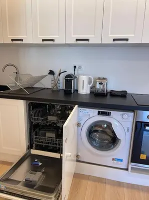 a kitchen with a washing machine in a kitchen at Appartement à 2 pas de la mer et Parking privé in Nice