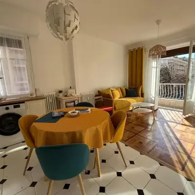 Sunny Gambetta with 3 air conditionings