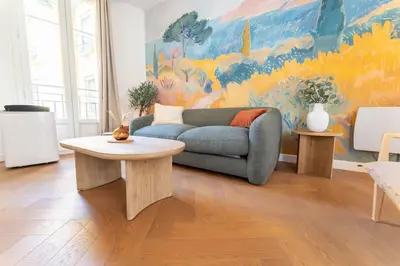 a living room with a couch and a table at Superbe appartement deux chambres, centre proche port in Nice