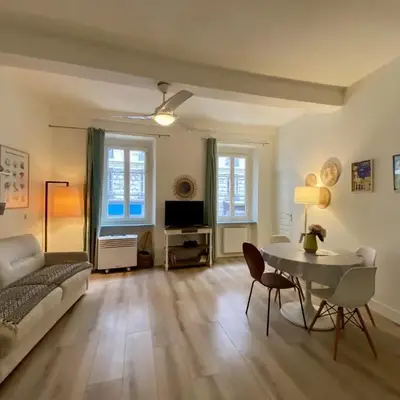 Joli appartement niçois en bord de mer