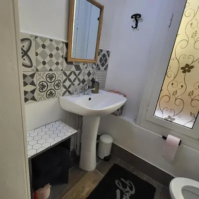 a small bathroom with a sink and a mirror at Studio centre ville in Nice