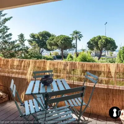 Air-conditioned apartment facing the port of Saint Laurent with 2 bedrooms