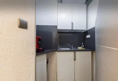 a living room with a tv and a table at Studio confortable à Nice - 19 m² avec vue sur la ville in Nice