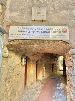 a sign for an entrance to the reptile garden at Évasion Authentique à Èze, avec vue Mer in Èze