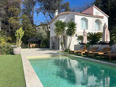 a house with two umbrellas and a swimming pool at Luxury Riviera Villa* short walk to beach & center in Cagnes-sur-Mer