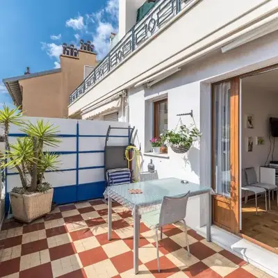 Studio with large terrace sea view 4th floor