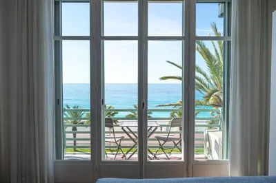 a room with a window looking out at the ocean at Promenade 2 Pers Vista Mare WiFi AC in Nice