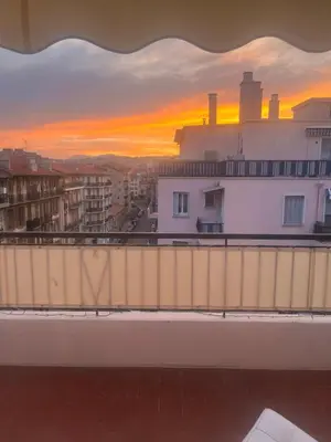 a view of the sunset from the balcony of a building at Penthouse avec terrasses panoramiques in Nice