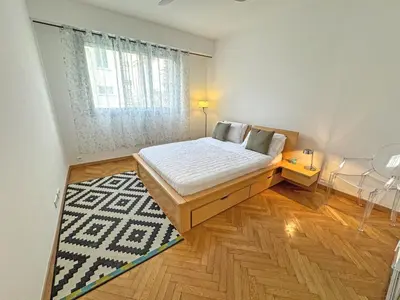 a bedroom with a bed and a rug at Cosy Cariatides Condo Promenade in Nice