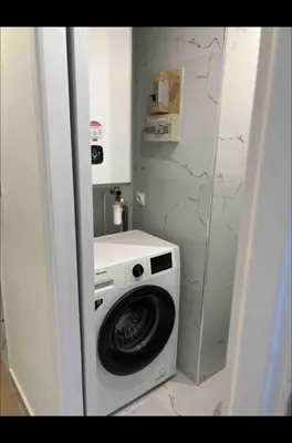 a washer and dryer in a small room at Studio Lumineux à 2min de là plage in Nice