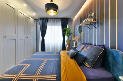 a living room with a large blue couch in a room at Charmant appartement proche du centre de Nice in Nice