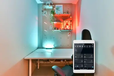 a room with a desk with a laptop on it at Charmant appartement proche du centre de Nice in Nice