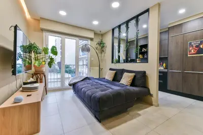 a living room with a blue couch in a room at Charmant appartement proche du centre de Nice in Nice