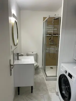 a bathroom with a sink and a washing machine at Le soleil Niçois, proche du port in Nice