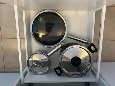 a mirror on a shelf with a sink at Studio climatisé avec terrasse ombragée dans maison au calme et dans la verdure in Nice