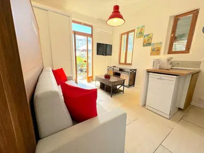 a living room with a couch and a kitchen at ⁂ Studio cosy 3 min de la plage terrasse clim in Nice