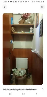 a bathroom with a toilet in a room at Chambre au calme sur les collines in Nice