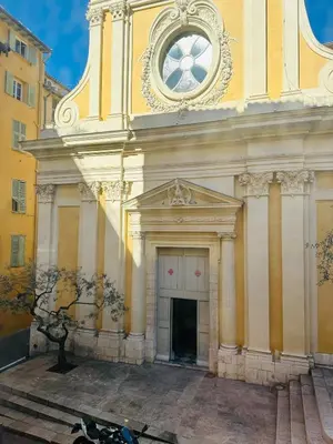 a large building with a clock on top of it at New ! Charmant spacieux 2p Vieux-Nice calme in Nice