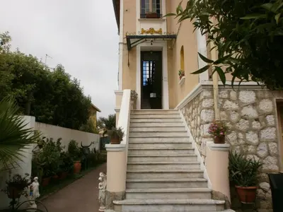a building with stairs leading up to a door at Villa Mon Rêve Apartements in Nice