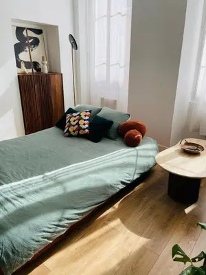 a bed with two teddy bears on it in a room at Magnifique 2 pièces - Vieux Nice in Nice