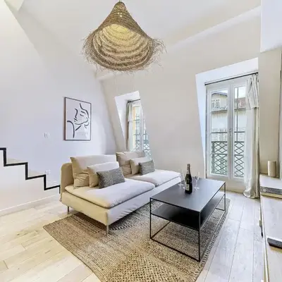 Hyper Centre - Charming duplex - Luxury - Reversible air conditioning - 10 mins from Place MASSENA